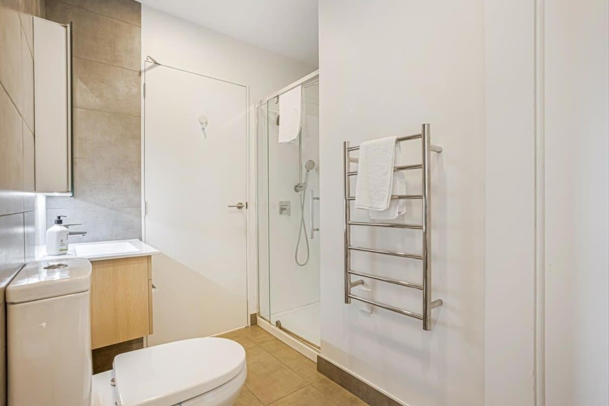 Cosy Two Bedroom Apartment With Balcony Pool And Gym โอ๊คแลนด์ ภายนอก รูปภาพ